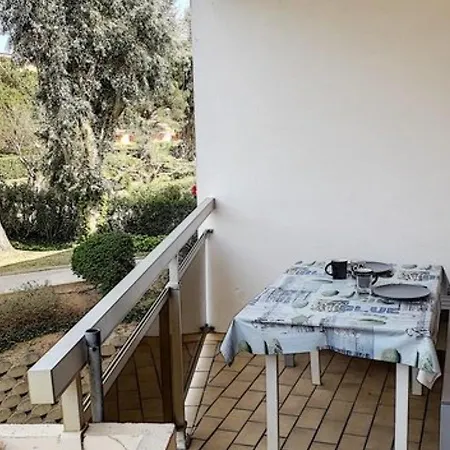 T2 Proche Plages Et Commerces Avec Garage A - Fr-1-610-60 * Bormes-les-Mimosas