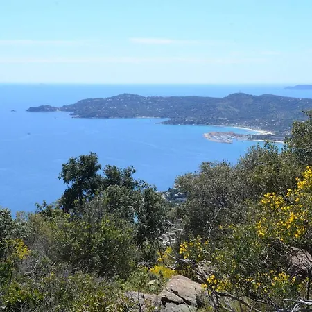 T2 Proche Plages Et Commerces Avec Garage à - Fr-1-610-60 * Bormes-les-Mimosas